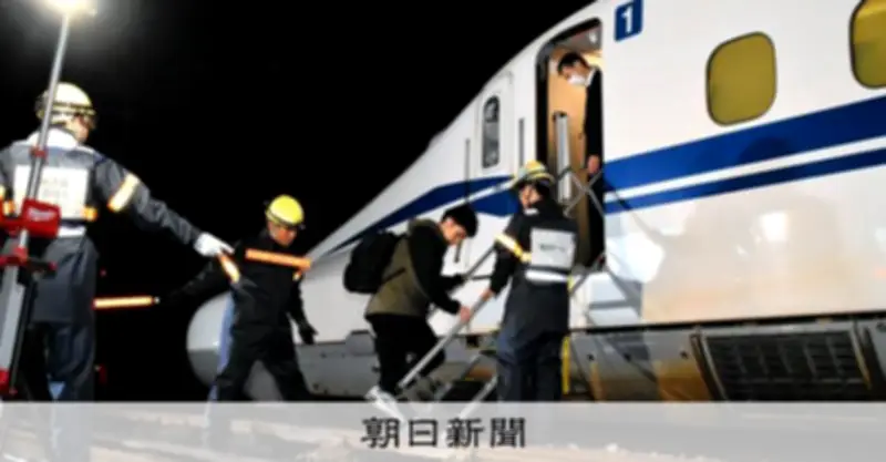 終電後の東海道新幹線で避難訓練、真夏の停電想定し約180人が非常用はしごで脱出