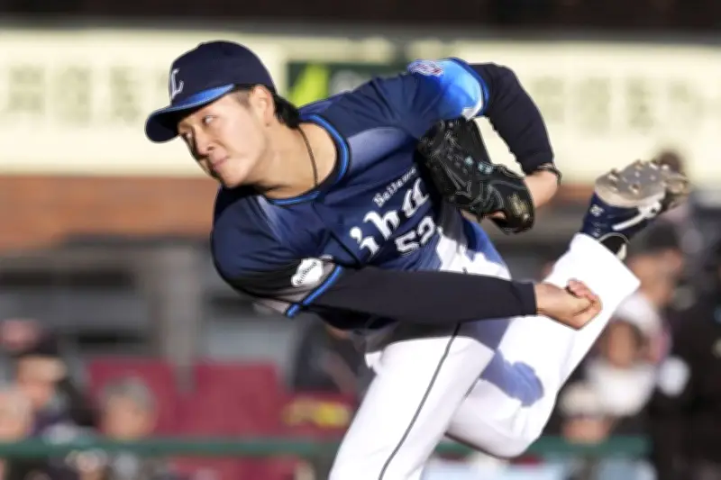 西武・篠原、19歳でプロ初勝利 楽天戦で7回を3人で締める