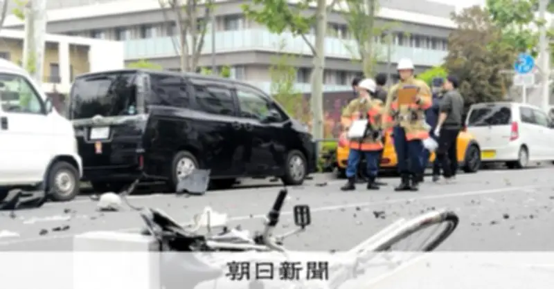 東京・板橋で警察官2人重傷、自転車走行中に車にはねられる