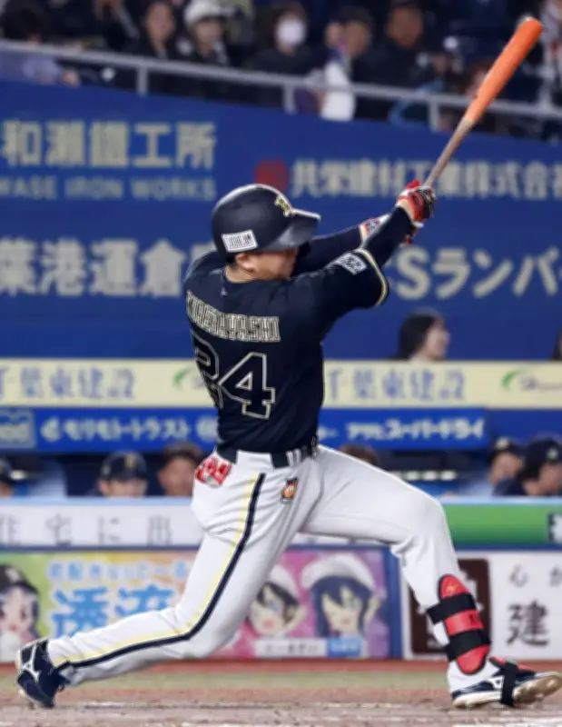 オリックス、紅林の勝ち越し3ランで単独首位浮上 ロッテ戦で逆転勝利
