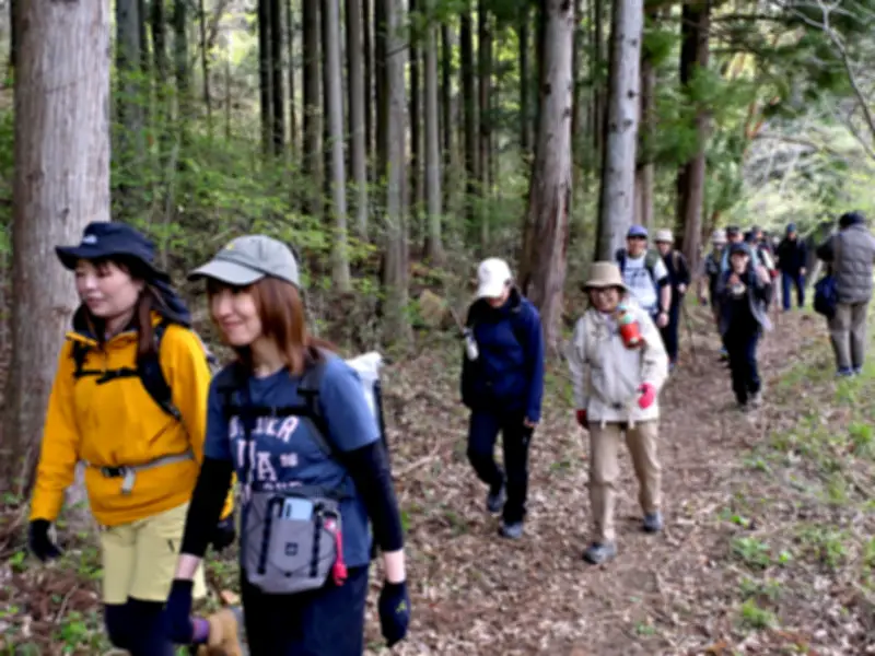須賀川市・高土山で山開き、約300人が爽やかな汗を流す
