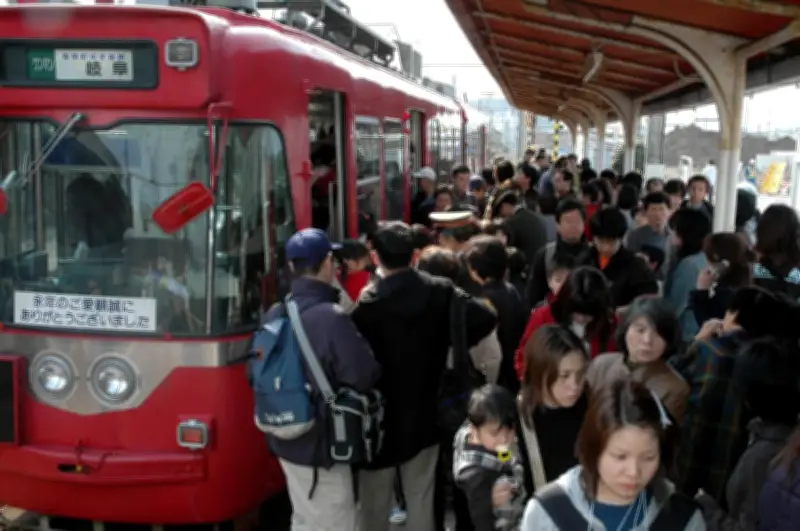 過去30年間で廃止された鉄道路線は68区間1366kmに、中部では6県で277kmが消滅