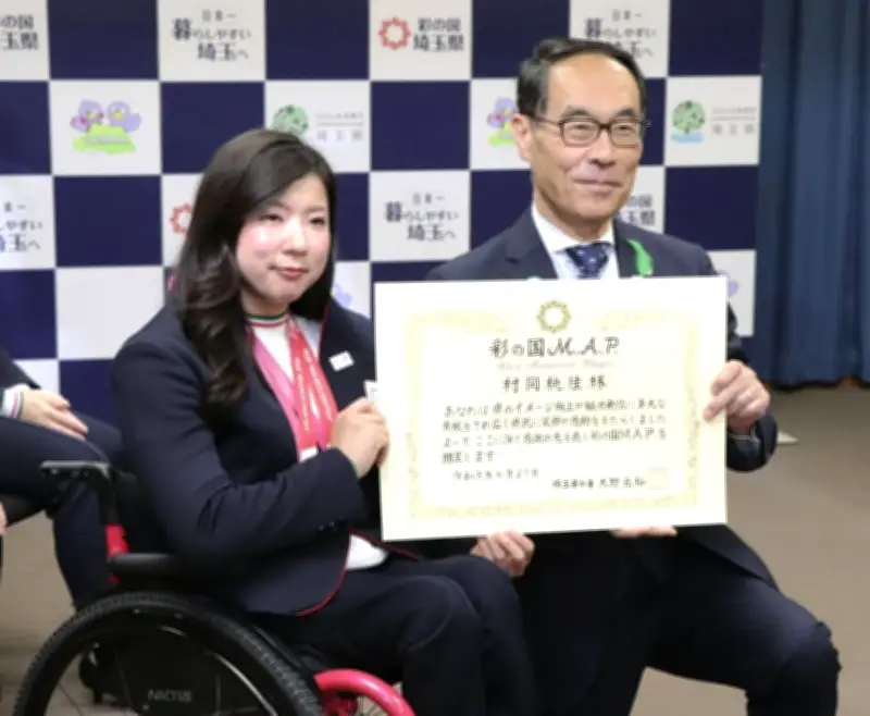 パラアルペン村岡桃佳、4年後の金メダルへ決意新た 埼玉県庁訪問