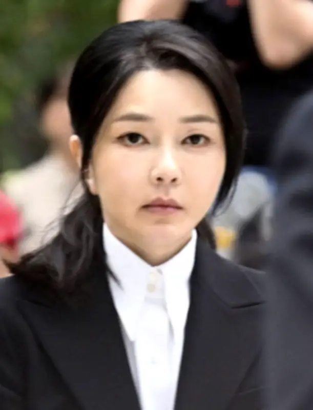 前韓国大統領夫人に懲役4年、旧統一教会から高級品受領で二審判決