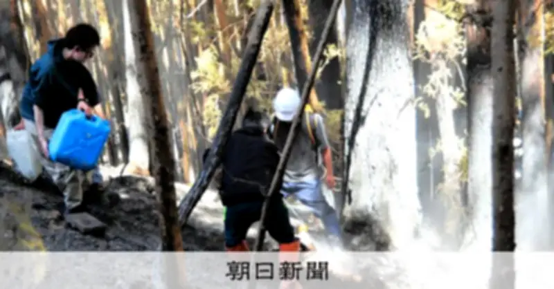 消火済みの山から再び煙、果てしない「もぐらたたき」に住民疲弊　岩手・大槌の山林火災5日目