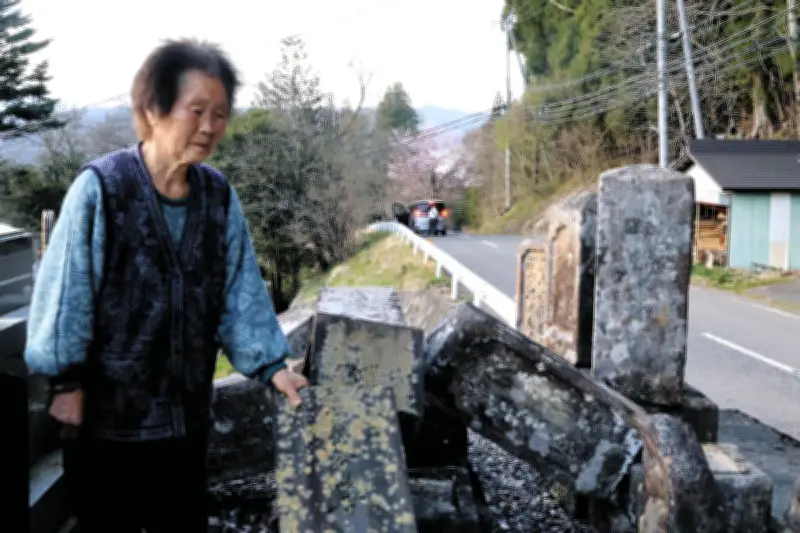 長野県大町市で震度5強の地震、屋根瓦落下46件や墓石倒壊の被害相次ぐ