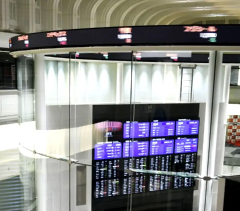 東証日経平均、午前終値は5万5997円に反落 前日急騰の反動で売り優勢