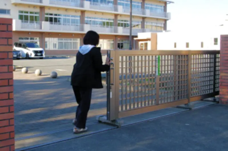 高崎市立小学校58校で早朝開門開始 午前7時開門に保護者歓迎も教職員は安全懸念