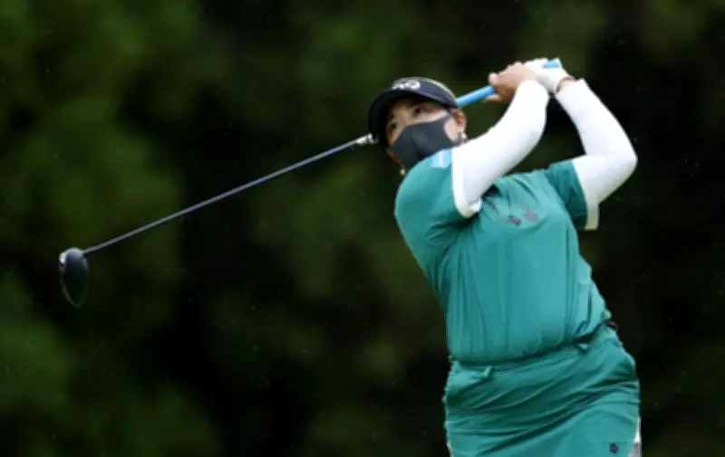 鈴木愛が大会コースレコード63で首位浮上、高橋彩華と並ぶ バンテリン女子ゴルフ第2日