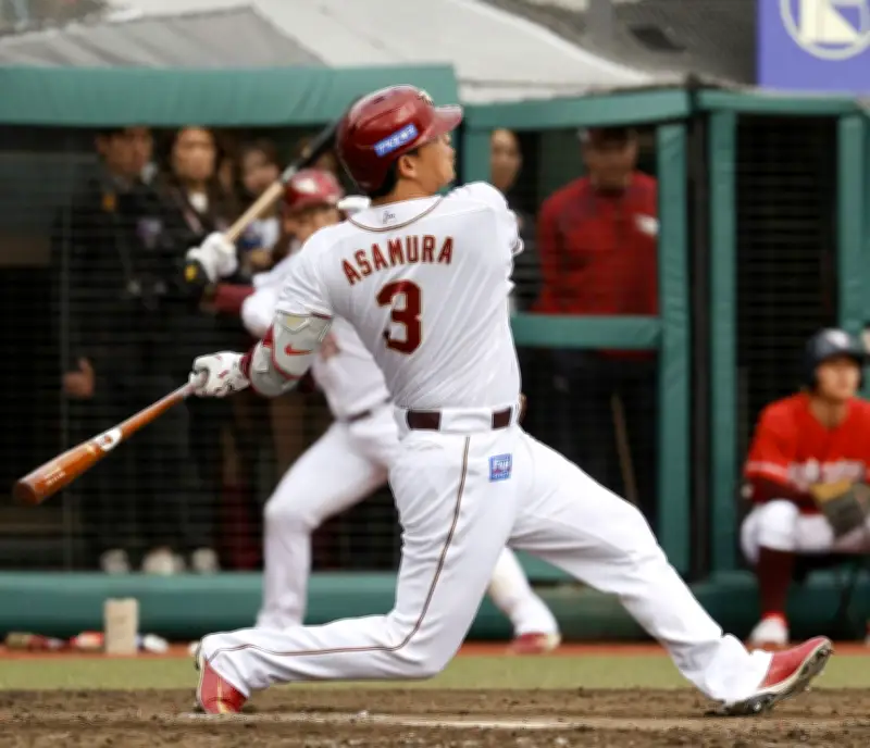 楽天がロッテに9-1で圧勝、浅村栄斗が4打点の活躍でチームを牽引