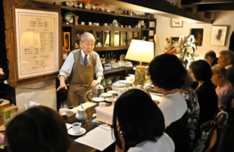 六本木で半世紀、90歳店主が営む純喫茶「カファブンナ」 月1回の映画音楽会で交流