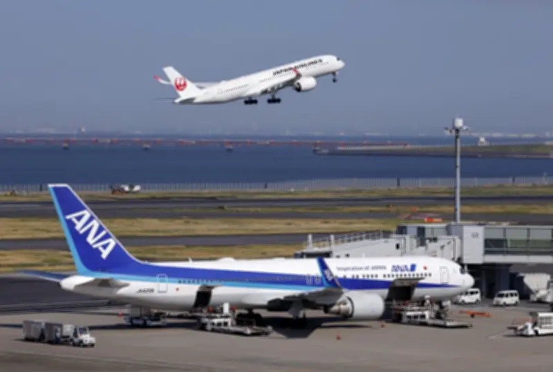 ANA・JAL、燃油サーチャージを前倒し値上げ 5月発券分から適用へ