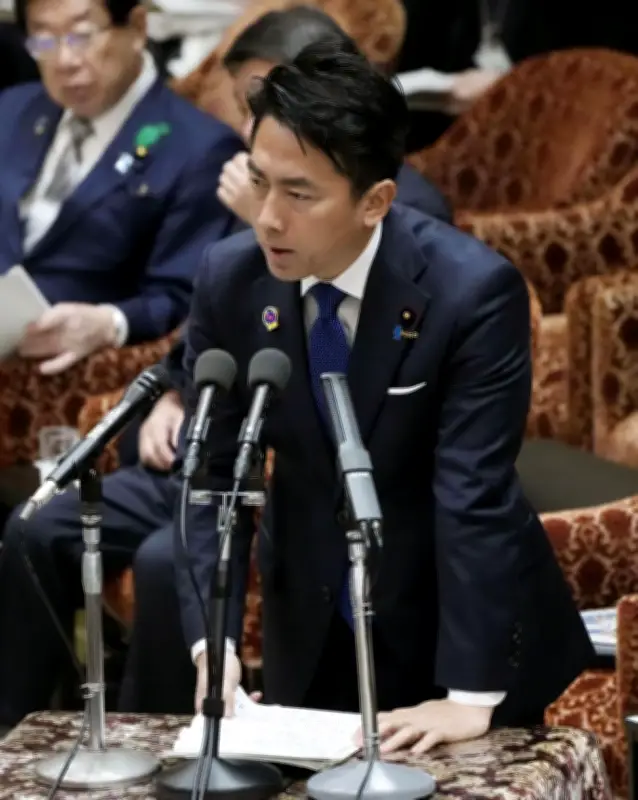 小泉防衛相、自衛官歌唱問題で報告体制見直しへ　政治的中立性巡り