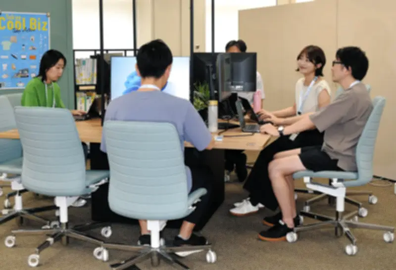 東京都が「東京クールビズ」を拡充 ハーフパンツ着用も一部で許可 省エネと快適性両立へ