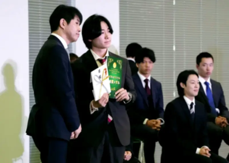 ミラノ五輪金メダルの戸塚優斗「五輪で連覇を」 スノボ選手ら表彰式に出席