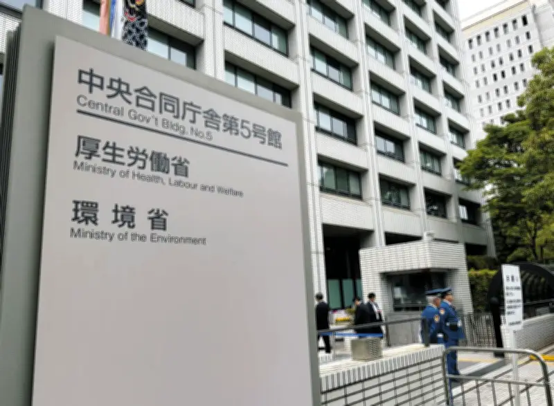 国保逃れに新たな手口「従業員型」 国の通知すり抜け、給与ゼロで社保加入させる業者