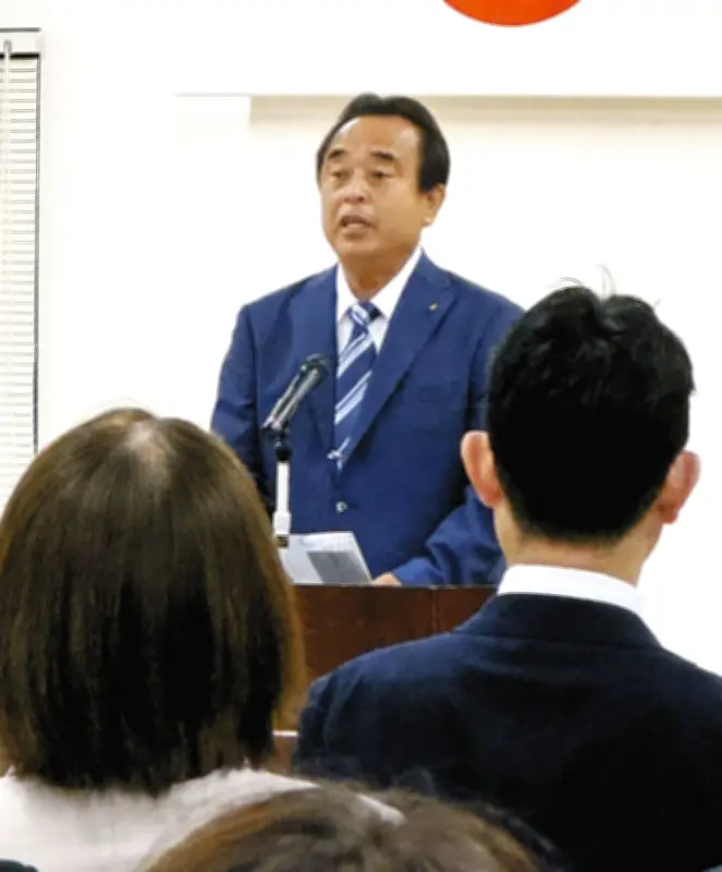 「稼げる市」掲げ就任あいさつ 琴寄・栃木市新市長が初登庁