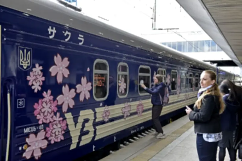 ウクライナ鉄道に桜列車が登場、日本の協力で実現