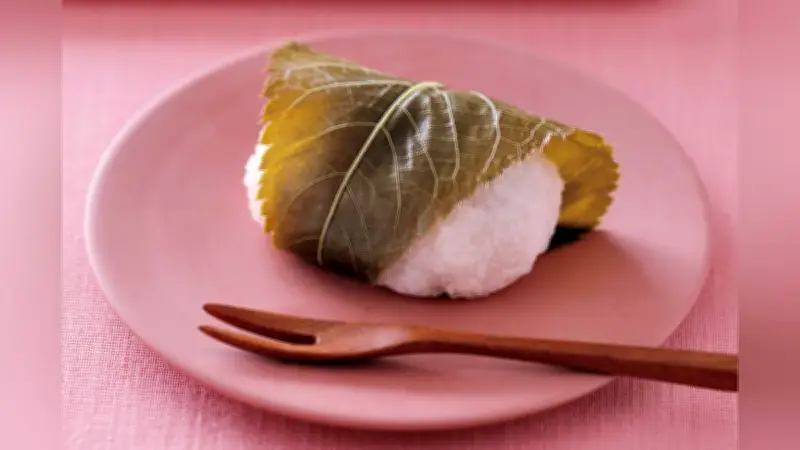 電子レンジで簡単！春の味覚・桜もちレシピ【道明寺粉使用】