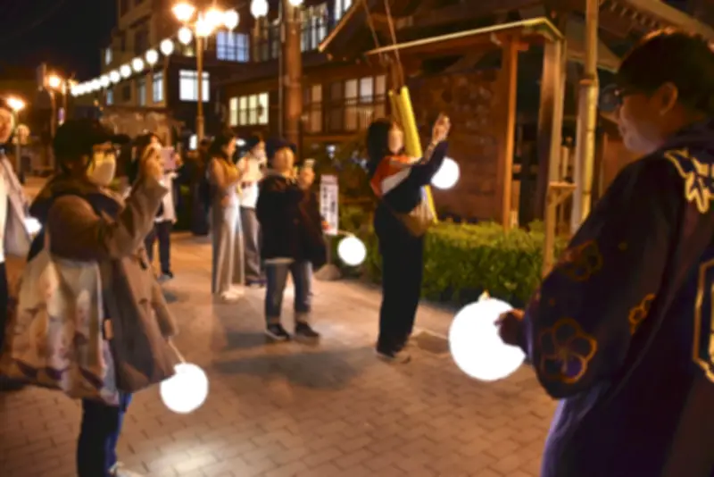 飯坂温泉でレトロナイトウォーク、夜の街並みを楽しむ