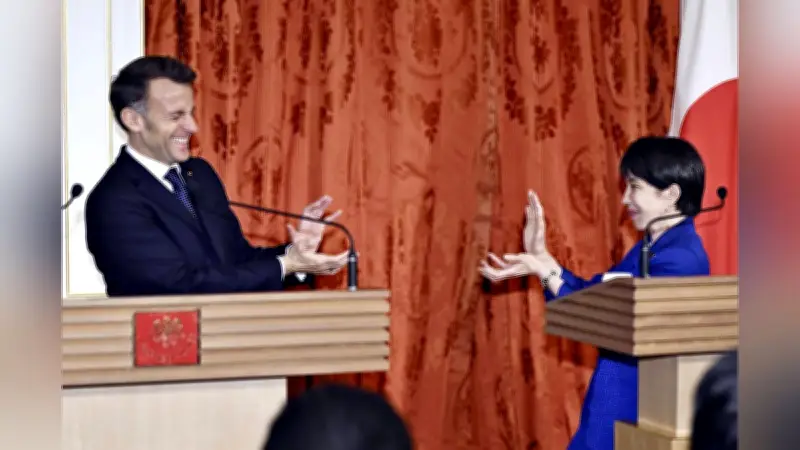 マクロン仏大統領と高市首相が「かめはめ波」ポーズで交流、ドラゴンボール愛好家としての絆を披露