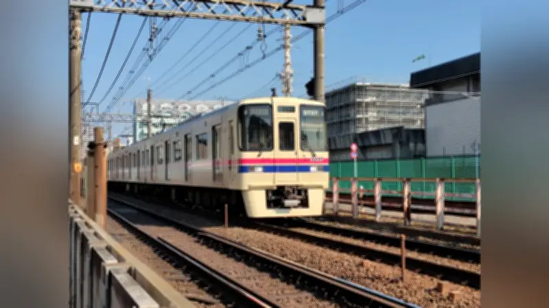 京王線踏切で特急電車と自動車が接触 府中ー飛田給駅間で運転見合わせ