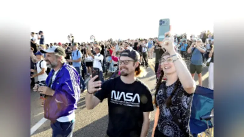 月を目指す宇宙船オリオン打ち上げ、半世紀ぶりの有人月探査に熱狂