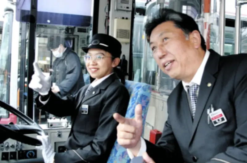 憧れの日本でバス運転手に インドネシア人女性が夢を実現 地域交通の国際化進む