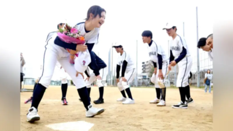 少子化で廃部の野球部、最後の部員は女子生徒一人 初心者から成長し絆を強める