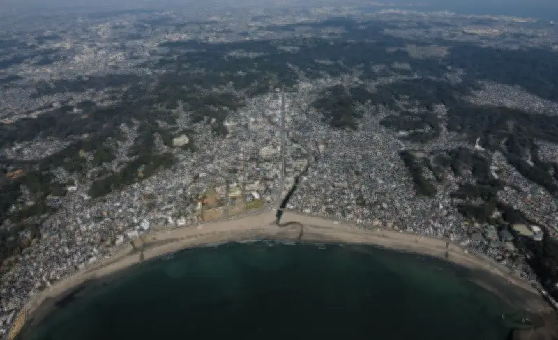 鎌倉の魅力を空から俯瞰 歴史・文化・自然が織りなすモザイク都市の姿