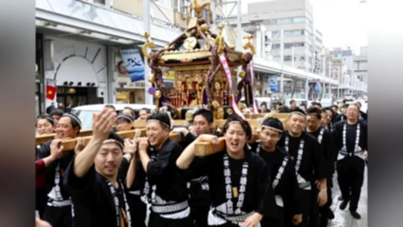 岐阜で「道三まつり」開幕、雨の中でも熱気あふれる「ソイヤ！」の声響く