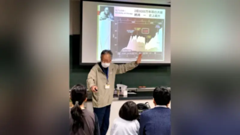 大絶滅展で地層観察イベント開催、親子連れが木曽川で太古の海洋環境を学ぶ