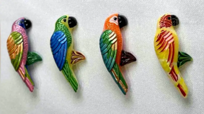 チェコ伝統のガラスボタン、東京都武蔵野市で色鮮やかな職人の技を展示