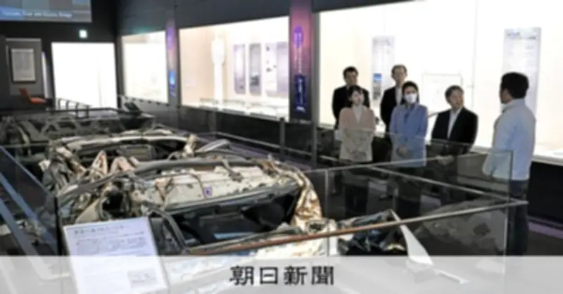 天皇ご一家、福島・富岡町で津波被害のパトカー視察 皇后さま「痛ましい」と悲痛な表情