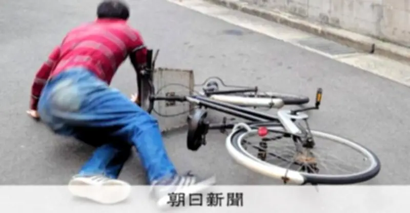 自転車走行中に警察官に引き倒され負傷、違法な職務質問で男性が提訴へ