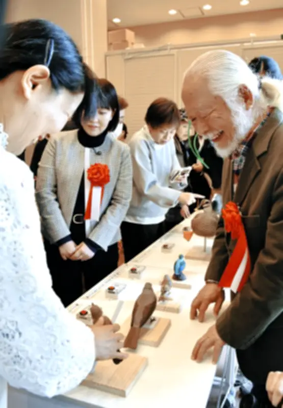 我孫子市「鳥の博物館」に新装置 手賀沼の野鳥彫刻をなでて鳴き声を体感