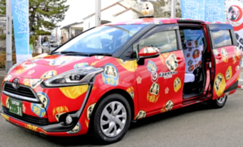 白河だるまデザインの新型観光タクシー、愛称を６月末まで募集