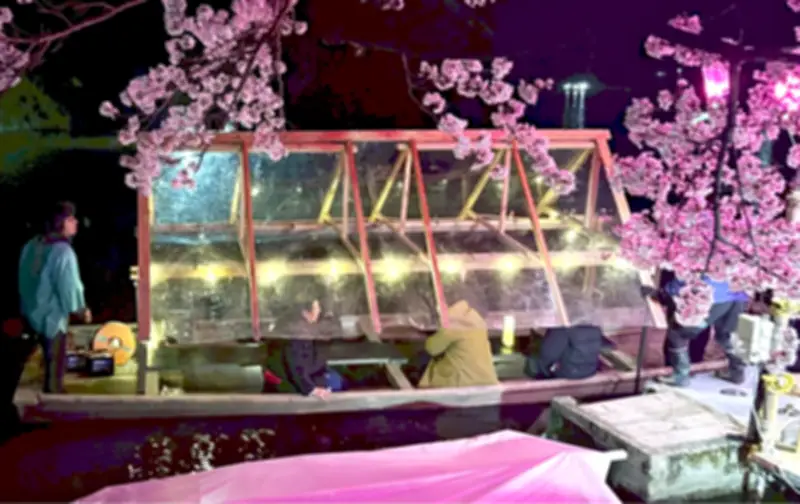 鶴ケ城公園で和船体験スタート、只見川の絶景とプロジェクションマッピングを楽しむ