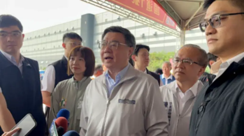 三重県松阪市で軽バンと乗用車が衝突、右折車の運転者が死亡する事故発生