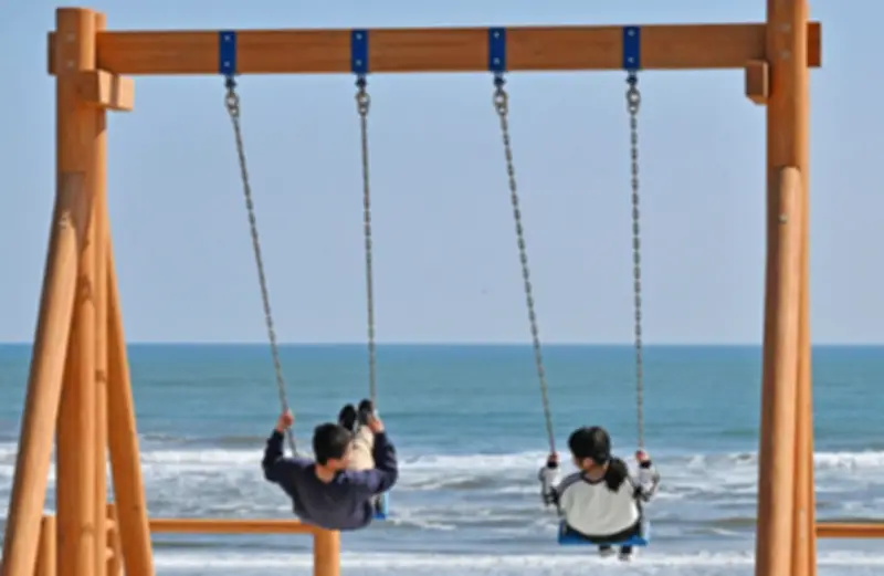 富岡町の復興の軌跡、絶景ブランコとワイナリーが紡ぐ新たな観光スポット