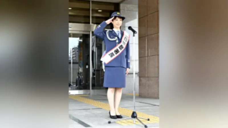 フリーアナウンサー川田裕美さんが和歌山で一日署長、交通安全運動を啓発