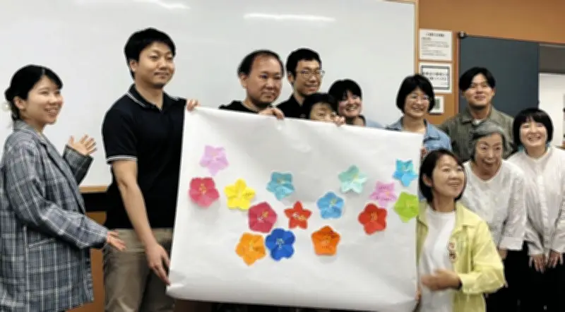 スーダンの国花ハイビスカスを折り紙で表現　東京で平和への願い込めたイベント開催