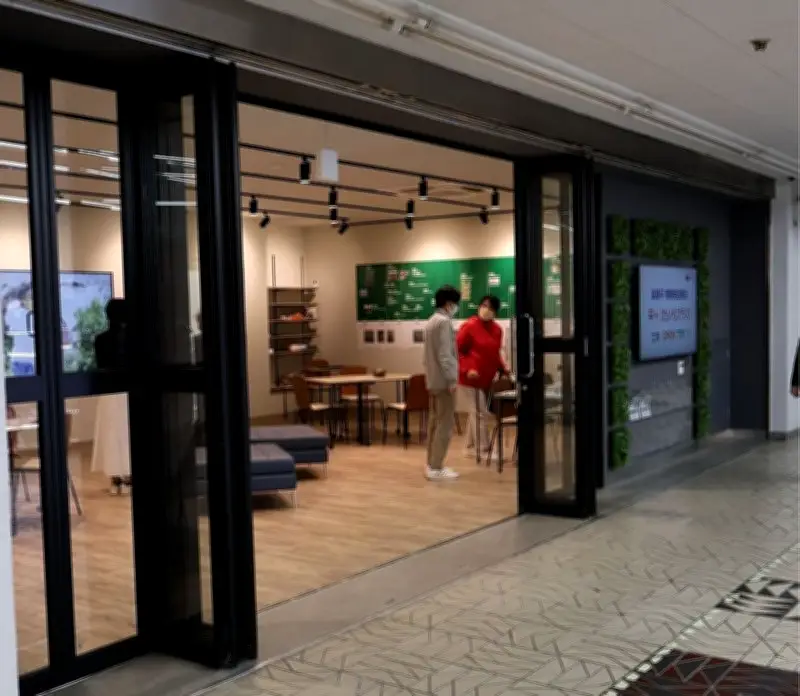 板橋区高島平団地の再開発、情報拠点「平＋」がオープン 住民参加で新たなまちづくりを推進