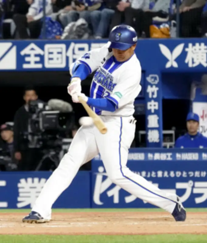 DeNAが14安打16得点で4連勝、阪神は投手陣乱れ連勝3でストップ