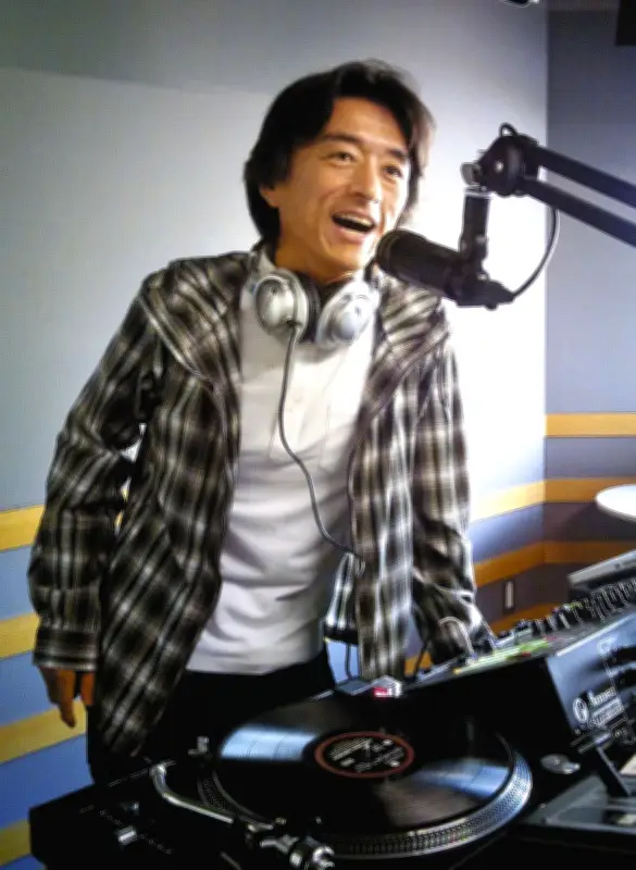 DJ OSSHYの軌跡：家業継承からラジオでディスコ革命へ