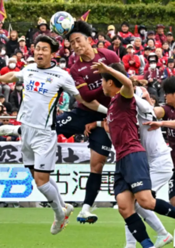 いわきFC首位陥落、数的不利覆せず岐阜に0-1で連敗