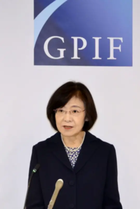 年金積立金GPIFの新委員長・翁百合氏が就任会見、長期安定的運用を強調