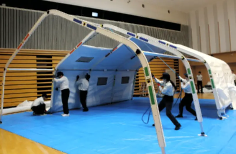 災害支援の新たな一手、日赤研究所と太陽工業が共同開発した大型テント「GREEN FLEX」