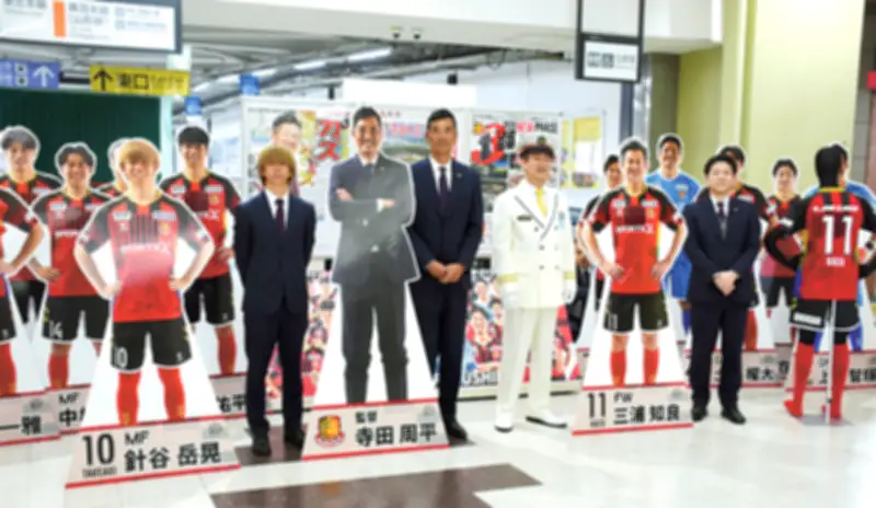福島駅にJ3福島ユナイテッドの等身大パネル設置、観光キャンペーンと連携