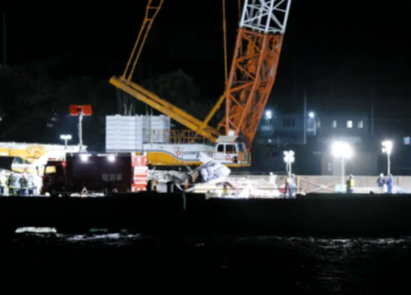 川崎・JFEスチール東日本で足場崩落事故 強風で砂ぼこり舞い上がり空が黒くかすむ